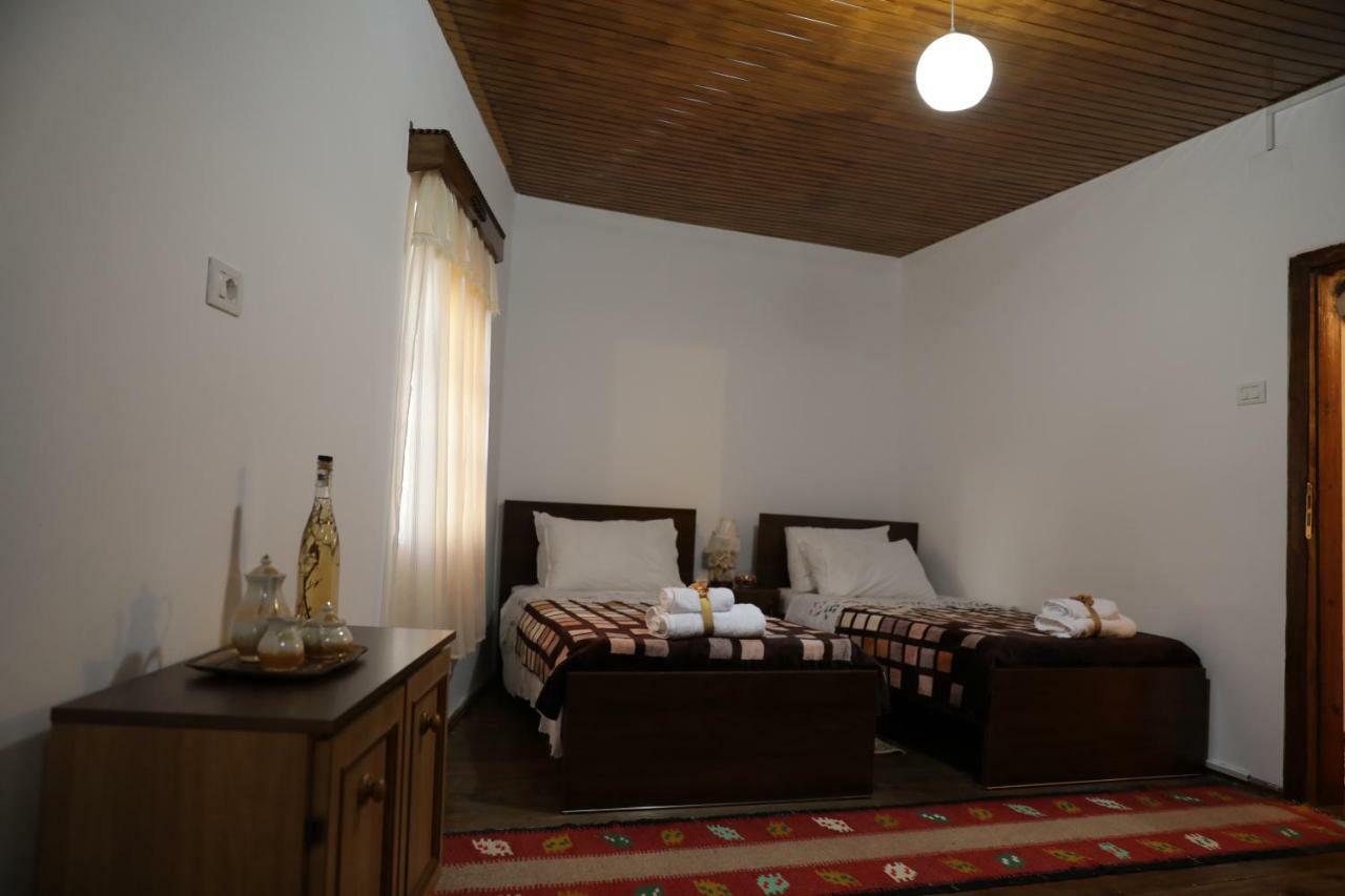 Guest House Mikel Berat Exterior photo