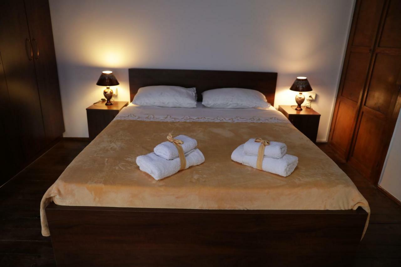 Guest House Mikel Berat Exterior photo