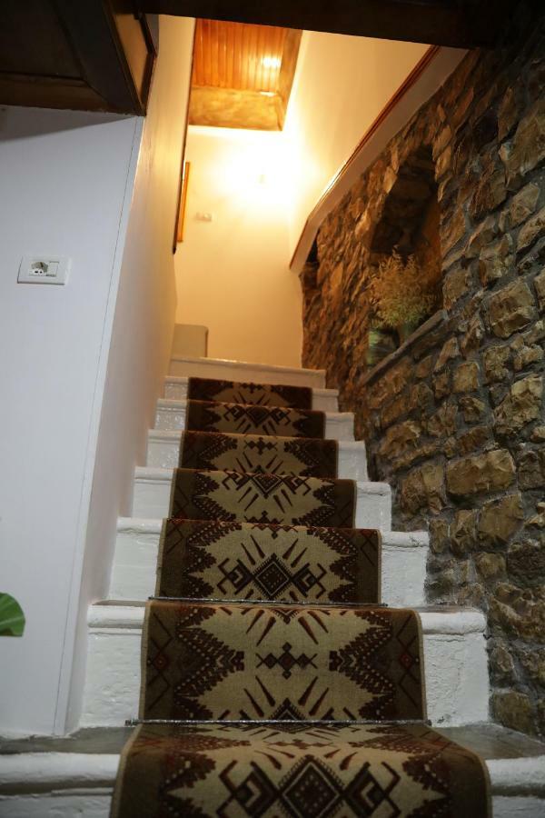 Guest House Mikel Berat Exterior photo