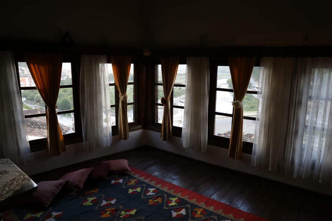 Guest House Mikel Berat Exterior photo