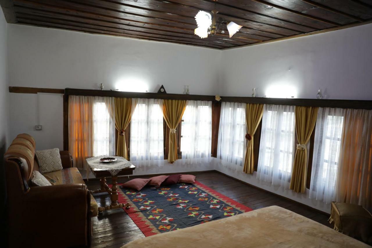 Guest House Mikel Berat Exterior photo