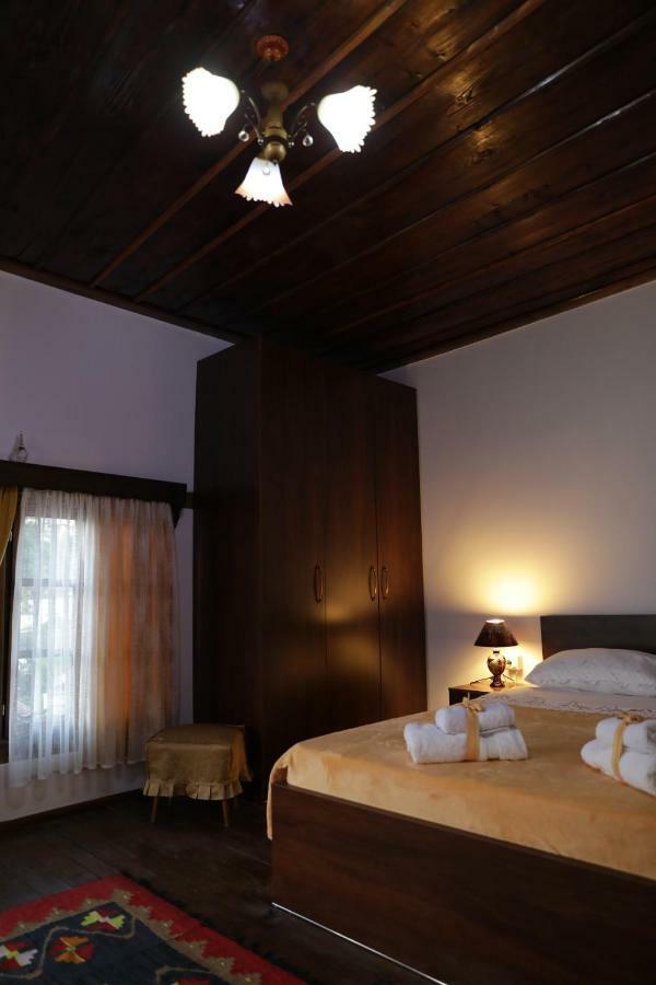 Guest House Mikel Berat Exterior photo