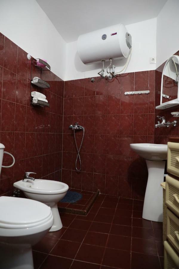 Guest House Mikel Berat Exterior photo